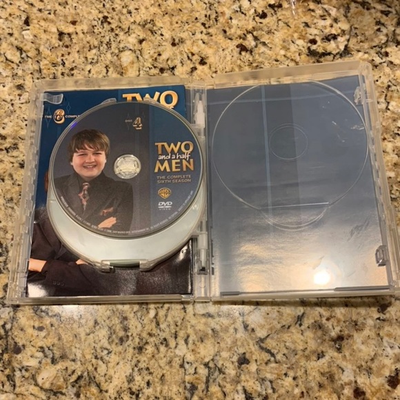 Two and a Half Men The Complete Sixth Season Boxset DVD - Picture 6 of 7